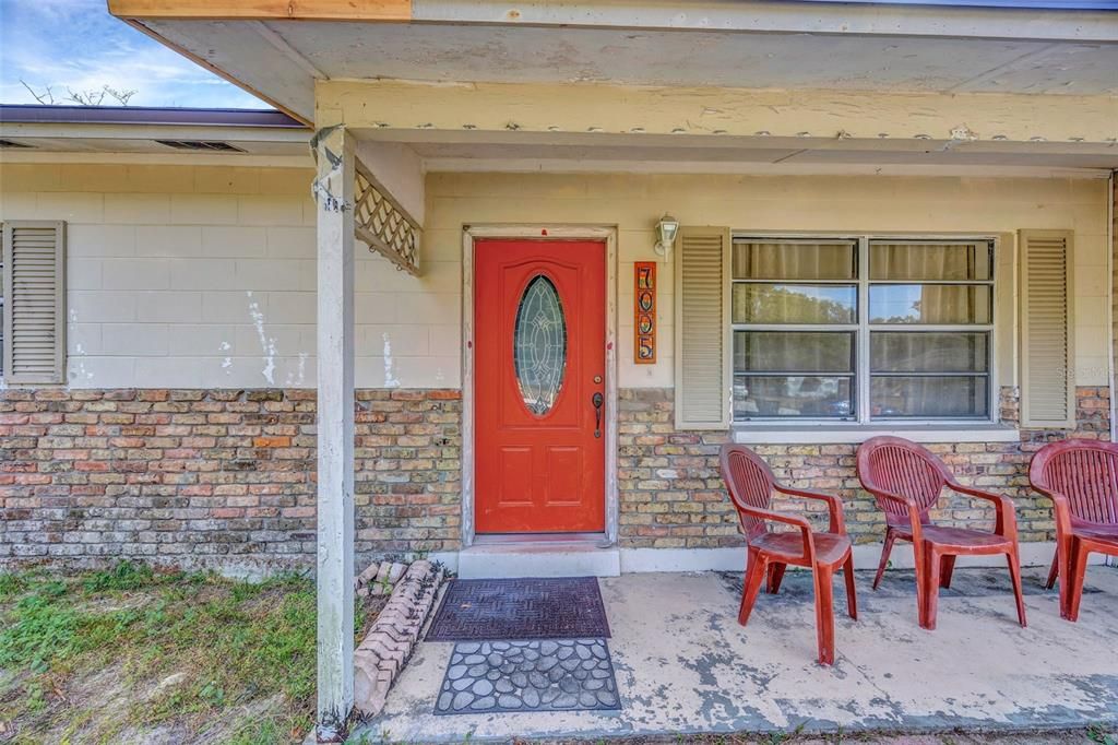 Active With Contract: $220,000 (2 beds, 1 baths, 848 Square Feet)