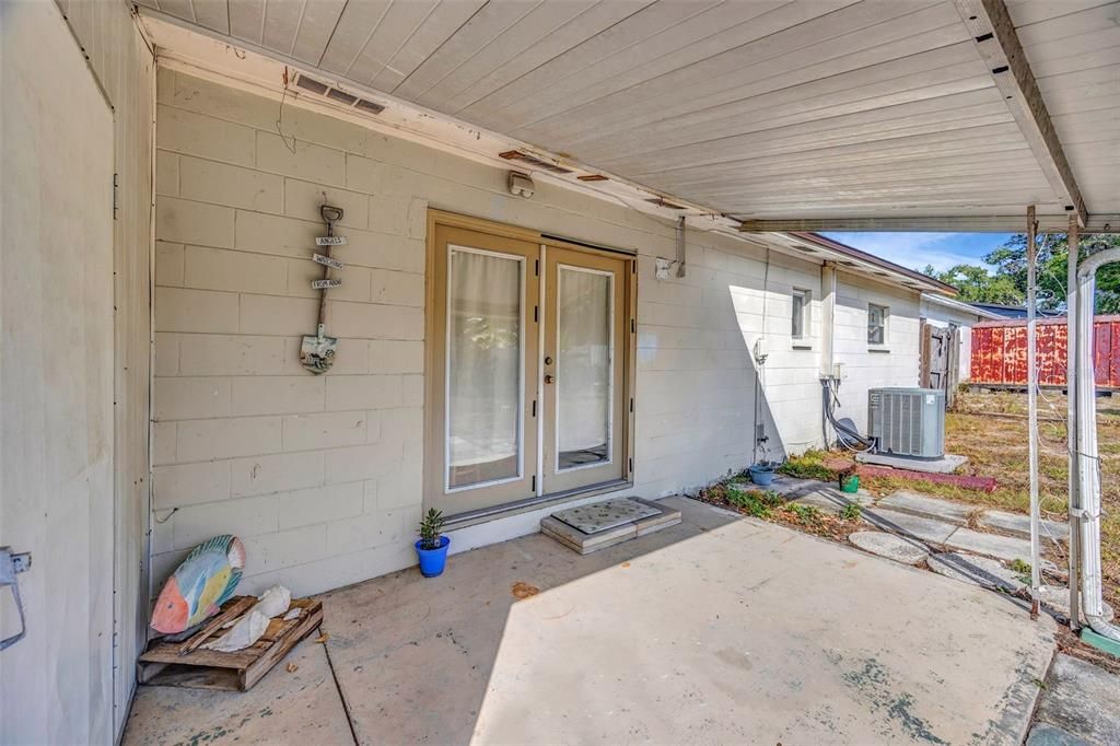 Active With Contract: $220,000 (2 beds, 1 baths, 848 Square Feet)