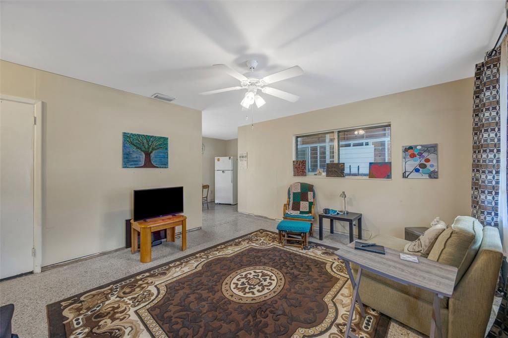 Active With Contract: $220,000 (2 beds, 1 baths, 848 Square Feet)