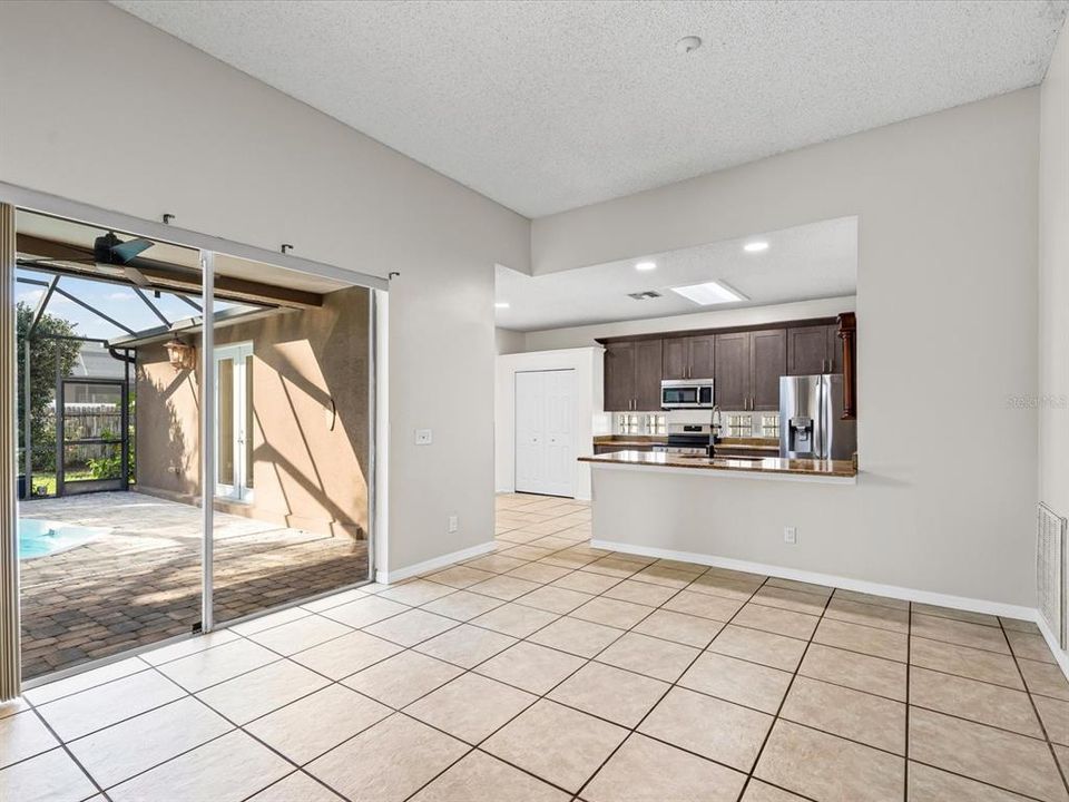 待售: $515,000 (4 贝兹, 2 浴室, 2100 平方英尺)