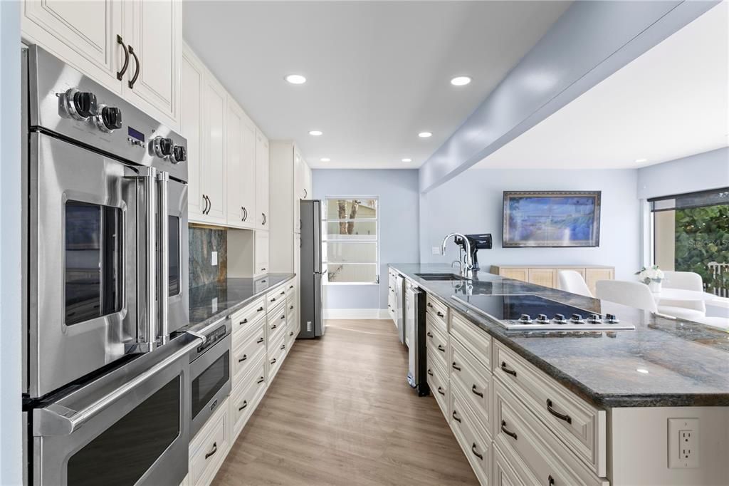 待售: $3,700,000 (4 贝兹, 3 浴室, 3670 平方英尺)