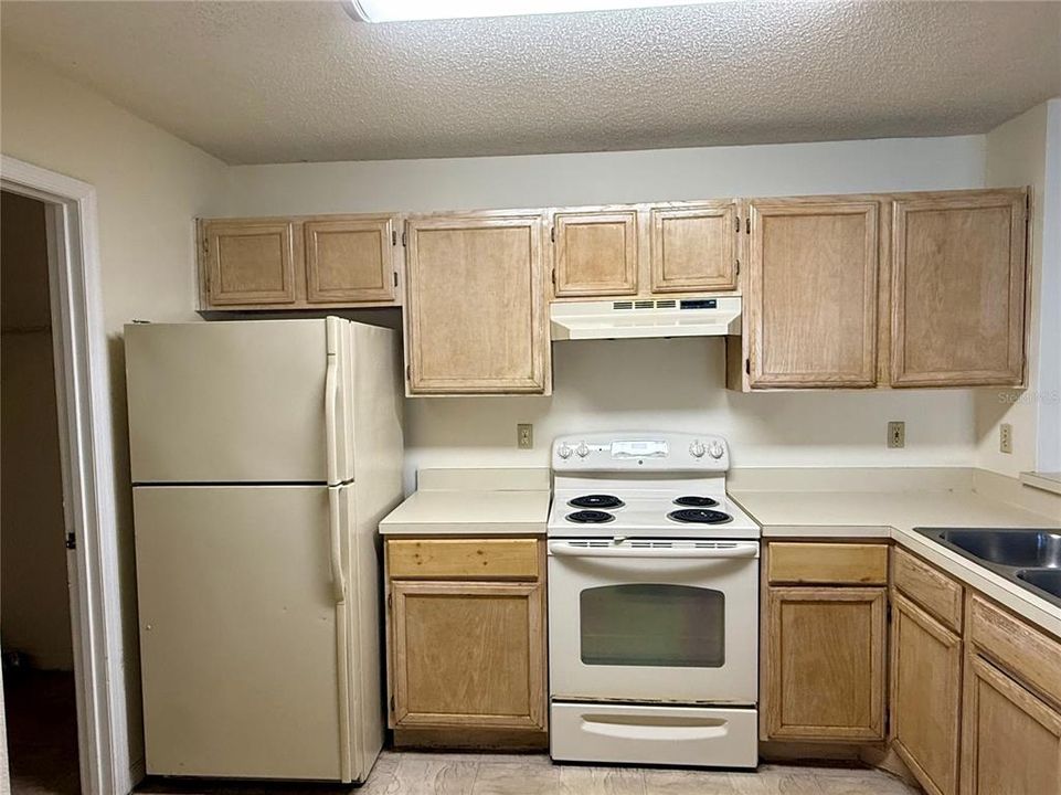 待售: $190,000 (3 贝兹, 2 浴室, 1272 平方英尺)