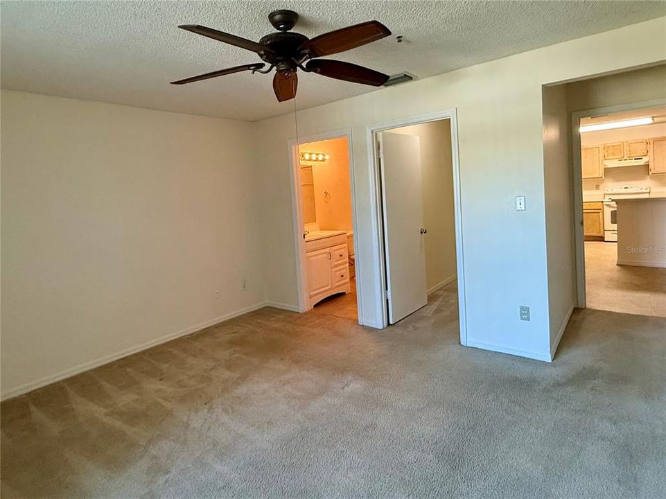 待售: $190,000 (3 贝兹, 2 浴室, 1272 平方英尺)