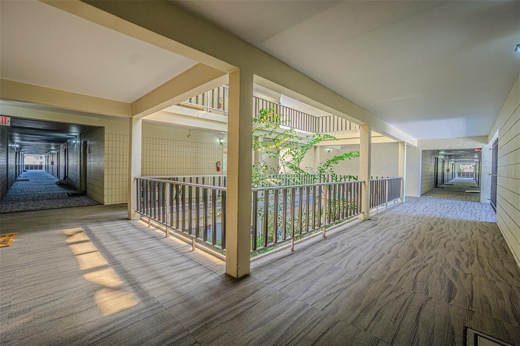 На продажу: $245,000 (2 спален, 2 ванн, 875 Квадратных фут)