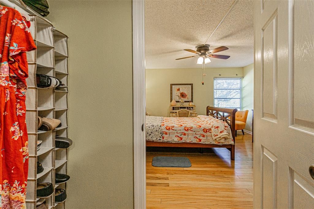 На продажу: $245,000 (2 спален, 2 ванн, 875 Квадратных фут)