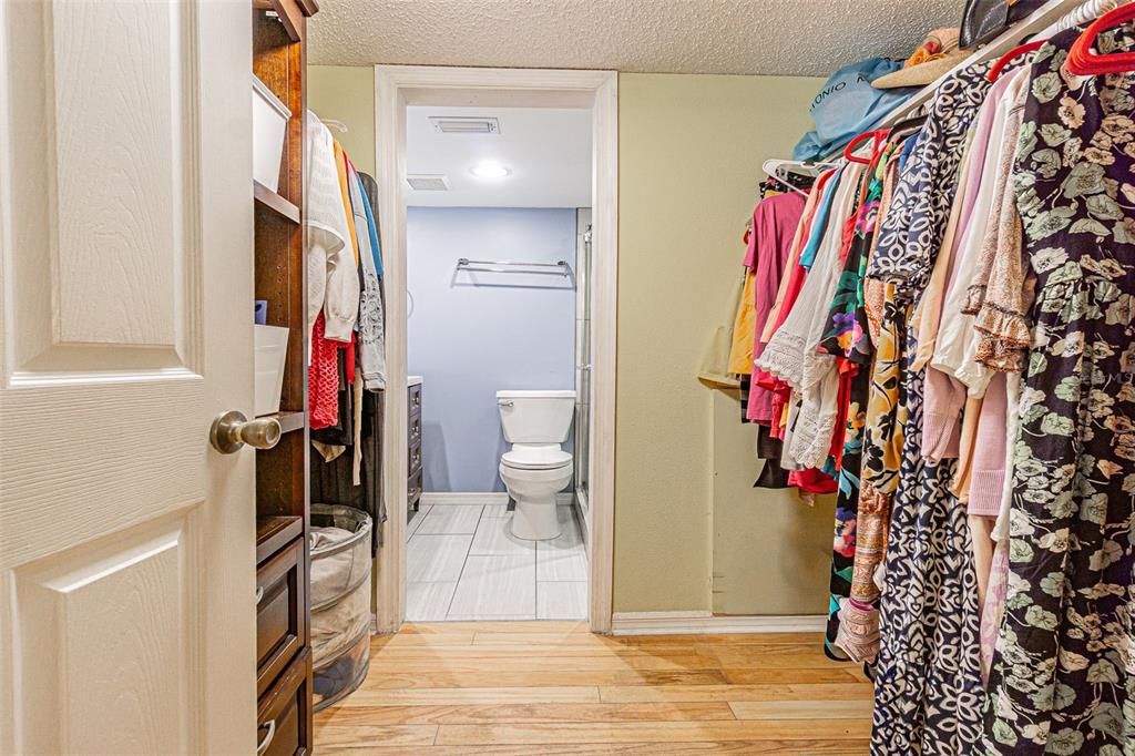 На продажу: $245,000 (2 спален, 2 ванн, 875 Квадратных фут)