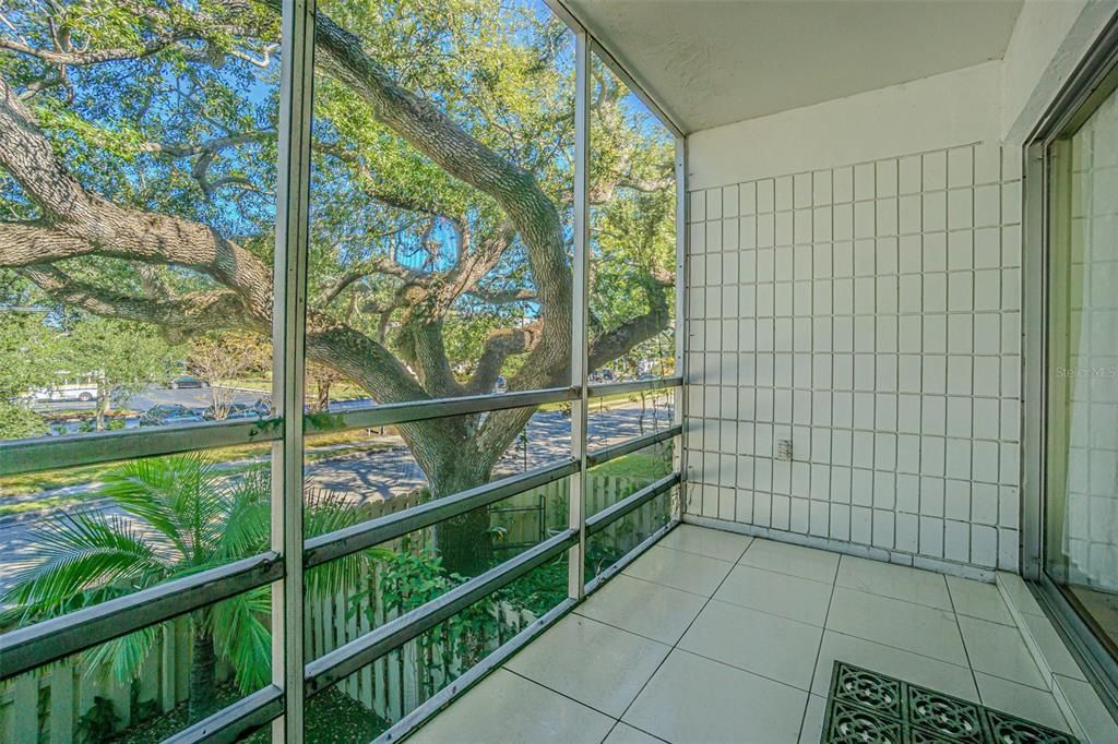 На продажу: $245,000 (2 спален, 2 ванн, 875 Квадратных фут)