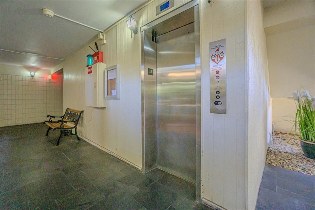 На продажу: $245,000 (2 спален, 2 ванн, 875 Квадратных фут)