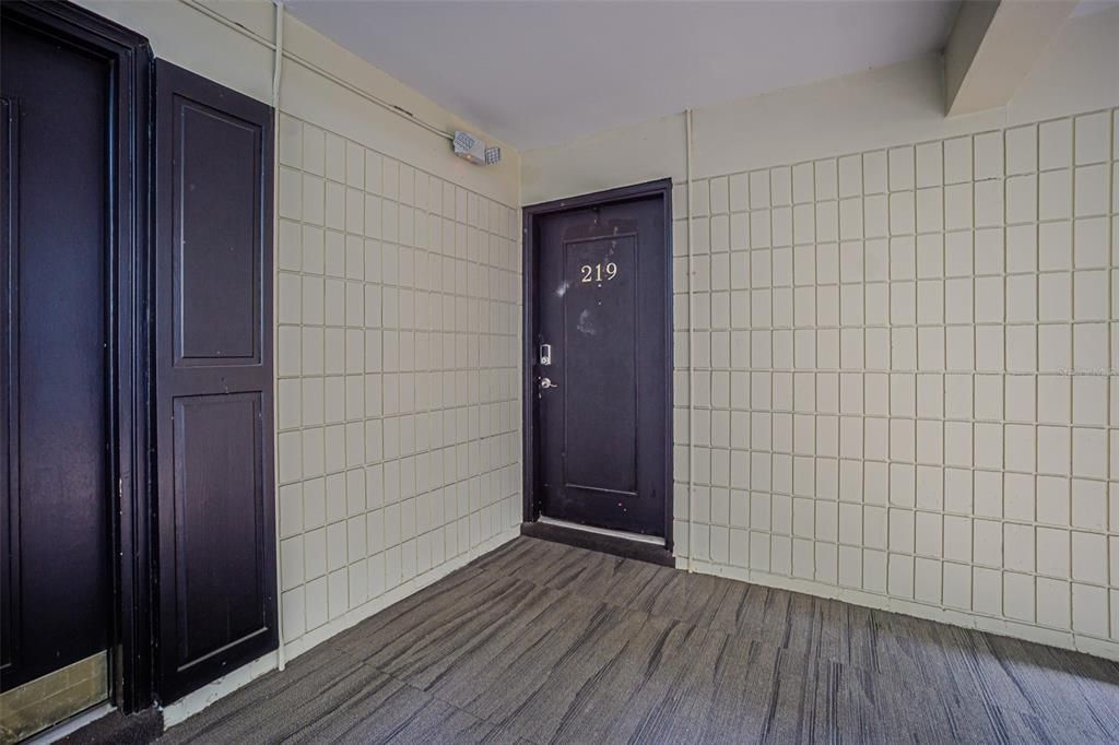 На продажу: $245,000 (2 спален, 2 ванн, 875 Квадратных фут)