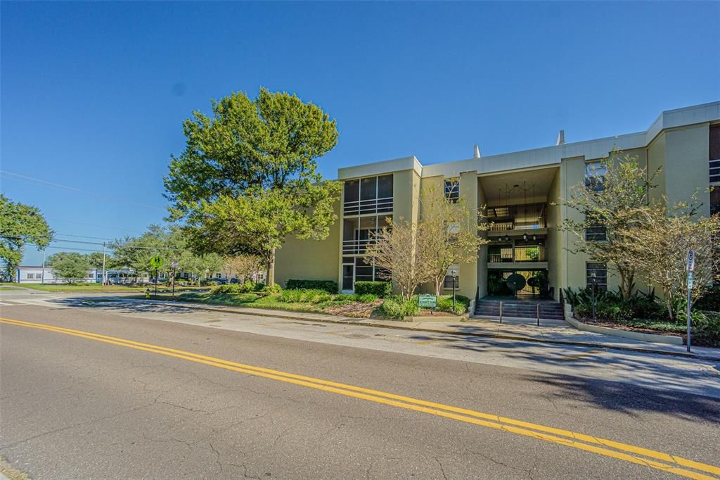 На продажу: $245,000 (2 спален, 2 ванн, 875 Квадратных фут)