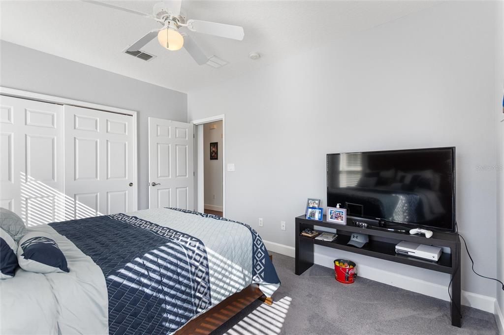 Activo con contrato: $425,000 (3 camas, 2 baños, 2085 Pies cuadrados)