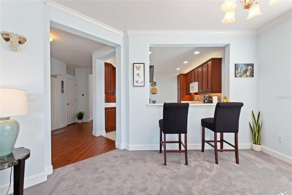 Activo con contrato: $425,000 (3 camas, 2 baños, 2085 Pies cuadrados)