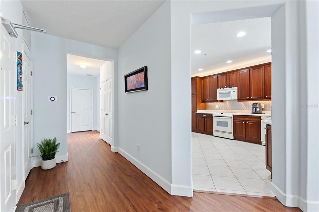 Activo con contrato: $425,000 (3 camas, 2 baños, 2085 Pies cuadrados)