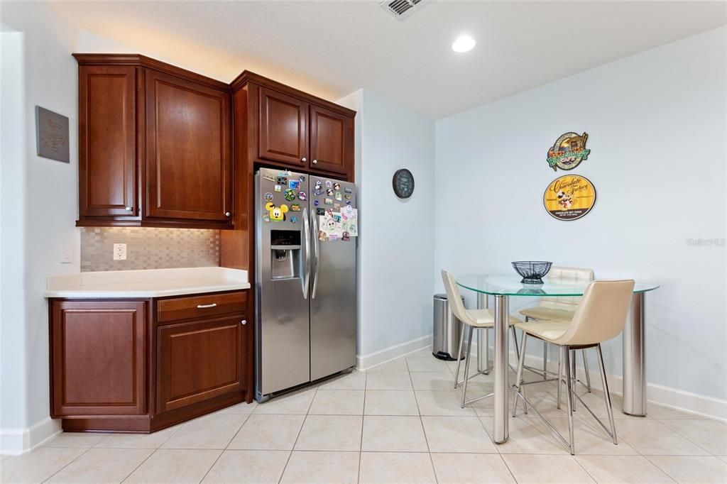 Activo con contrato: $425,000 (3 camas, 2 baños, 2085 Pies cuadrados)