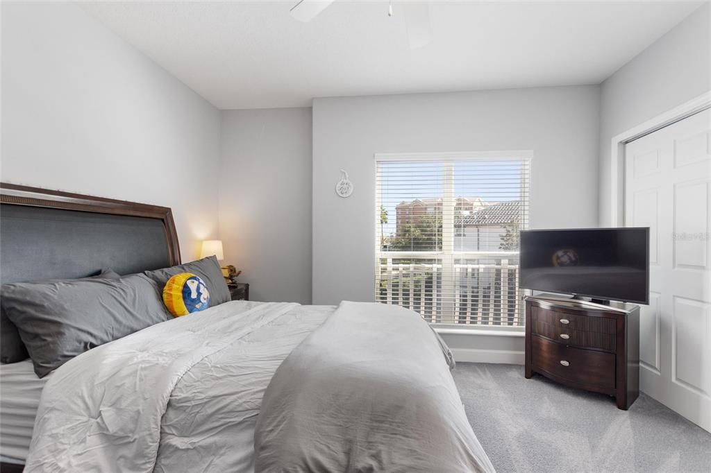 Activo con contrato: $425,000 (3 camas, 2 baños, 2085 Pies cuadrados)