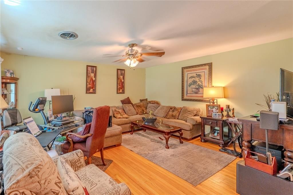 待售: $375,000 (3 贝兹, 2 浴室, 2942 平方英尺)