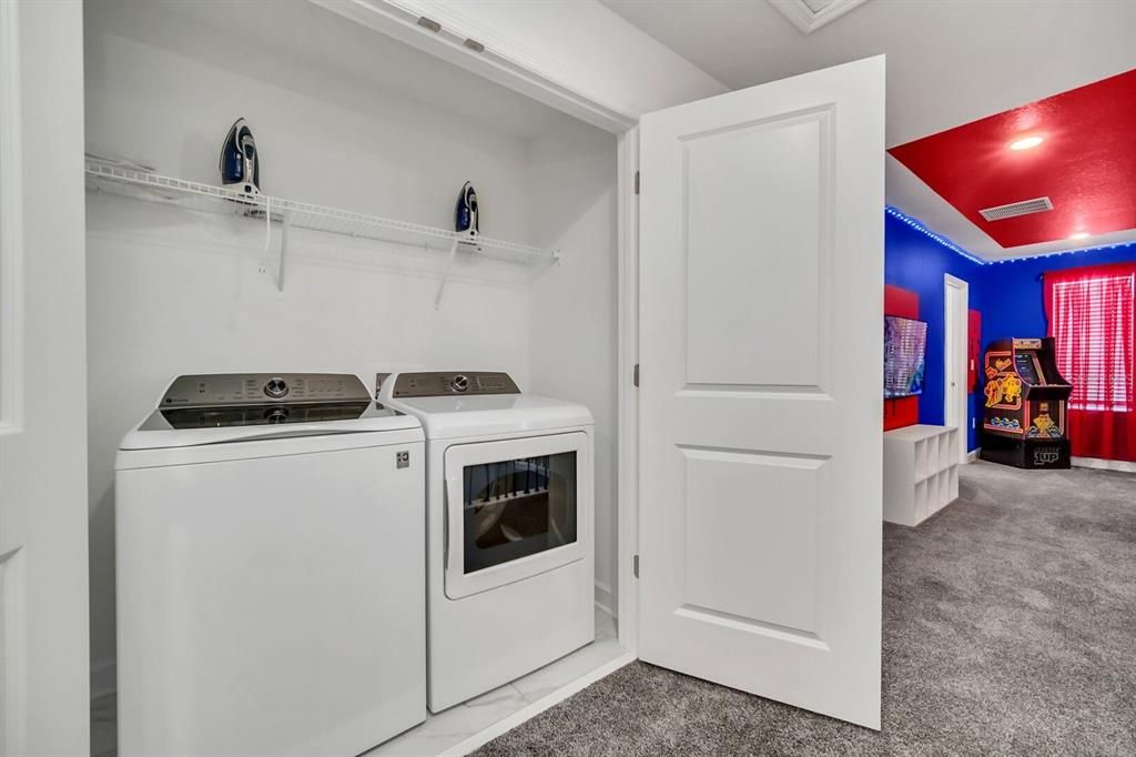 For Sale: $895,000 (9 beds, 5 baths, 4289 Square Feet)