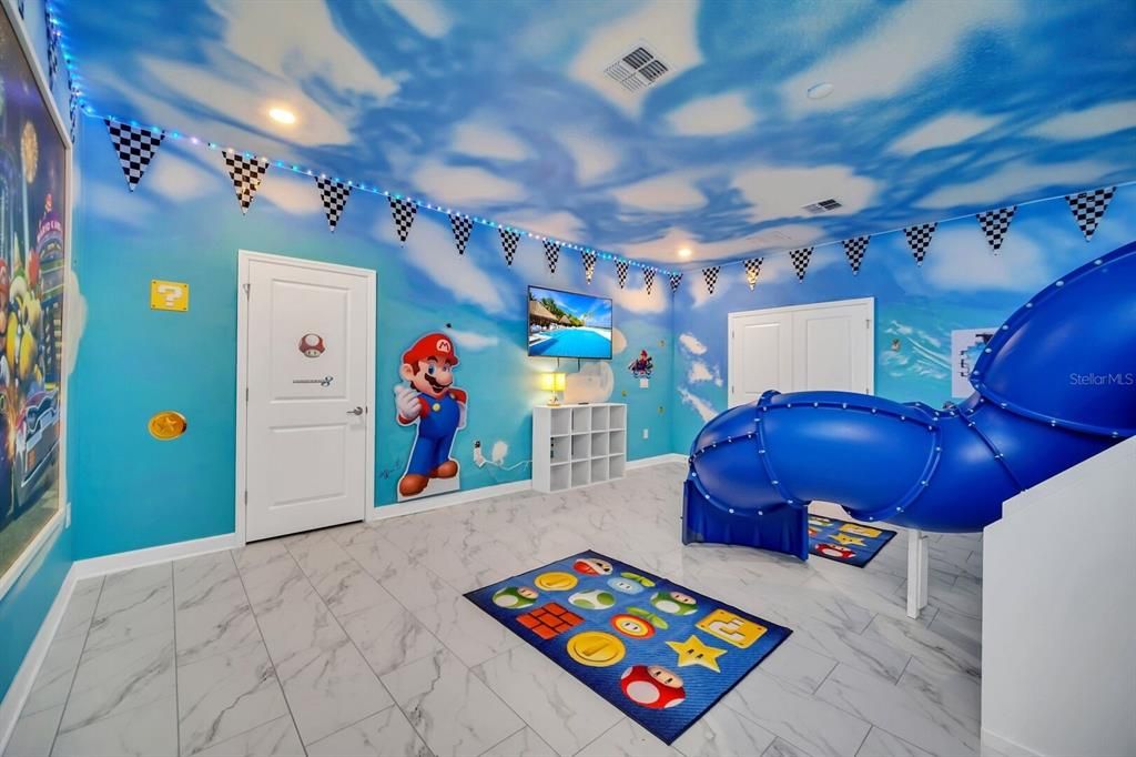 For Sale: $895,000 (9 beds, 5 baths, 4289 Square Feet)