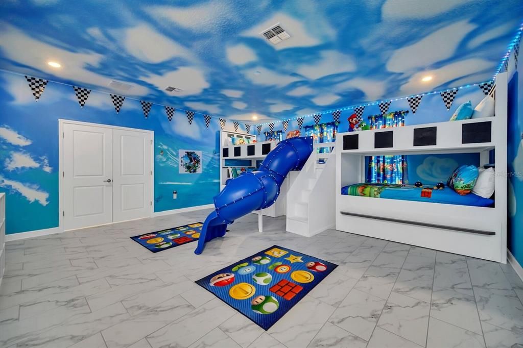 For Sale: $895,000 (9 beds, 5 baths, 4289 Square Feet)