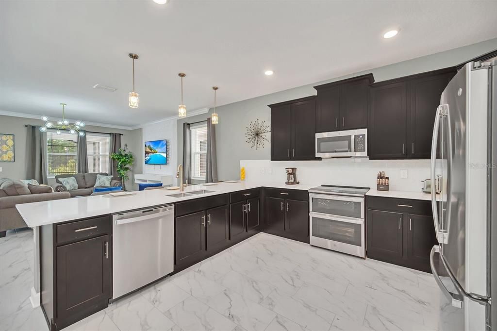 For Sale: $895,000 (9 beds, 5 baths, 4289 Square Feet)