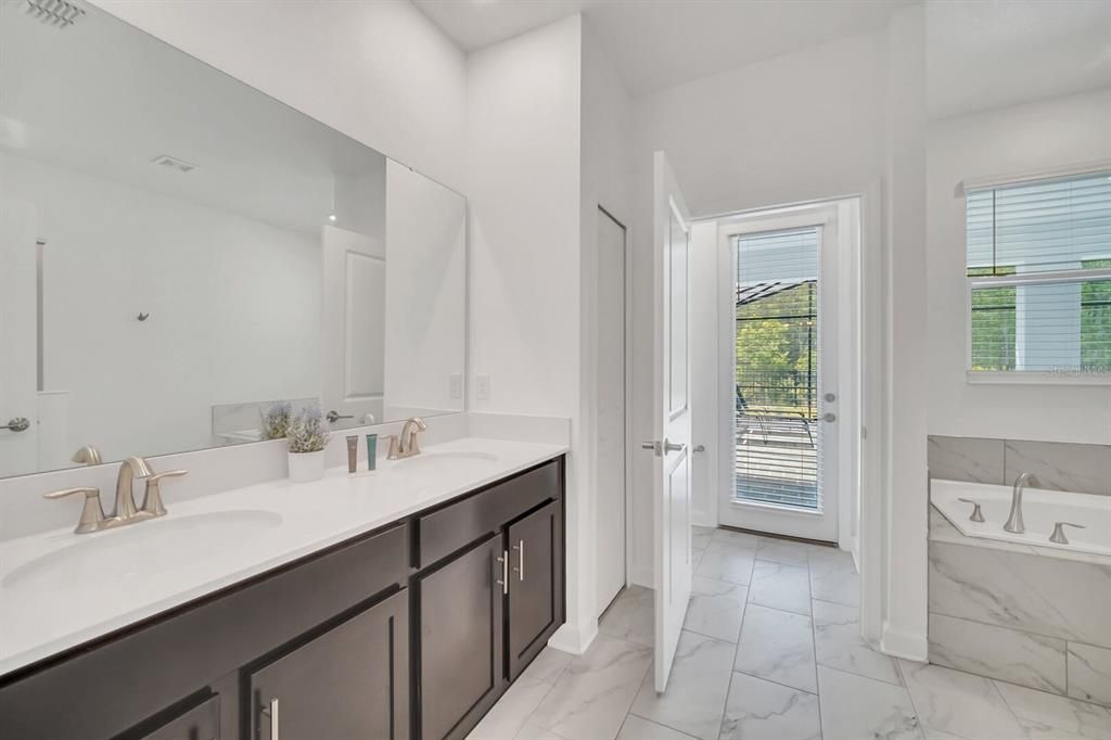 For Sale: $895,000 (9 beds, 5 baths, 4289 Square Feet)