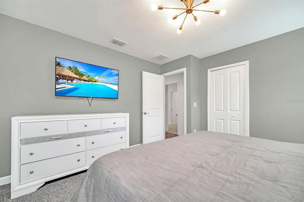 For Sale: $895,000 (9 beds, 5 baths, 4289 Square Feet)