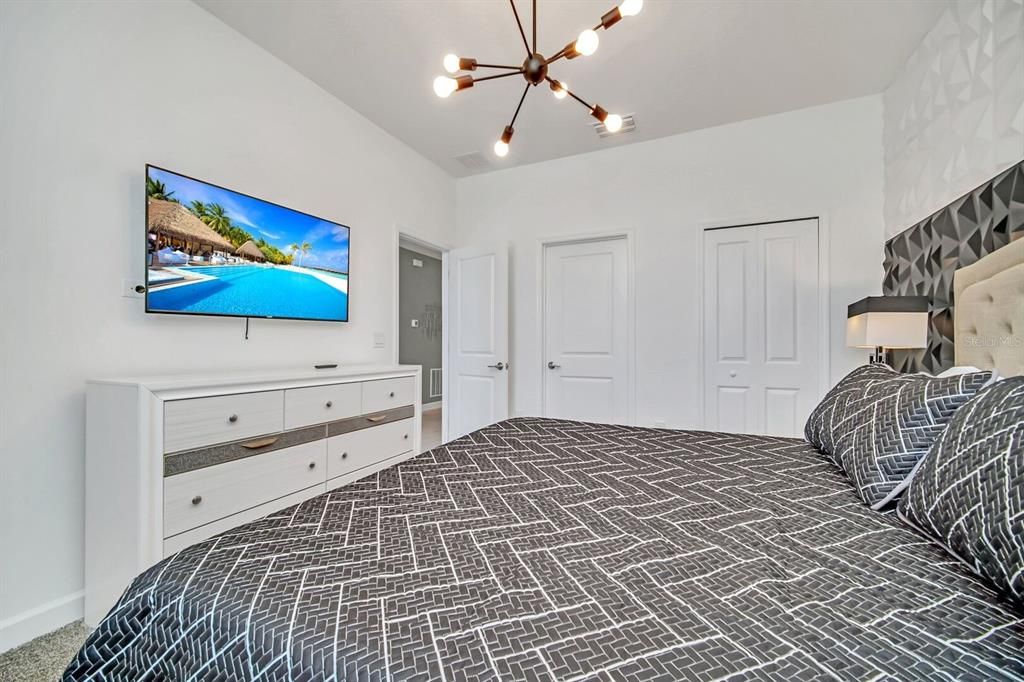 For Sale: $895,000 (9 beds, 5 baths, 4289 Square Feet)