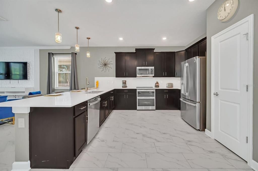 For Sale: $895,000 (9 beds, 5 baths, 4289 Square Feet)