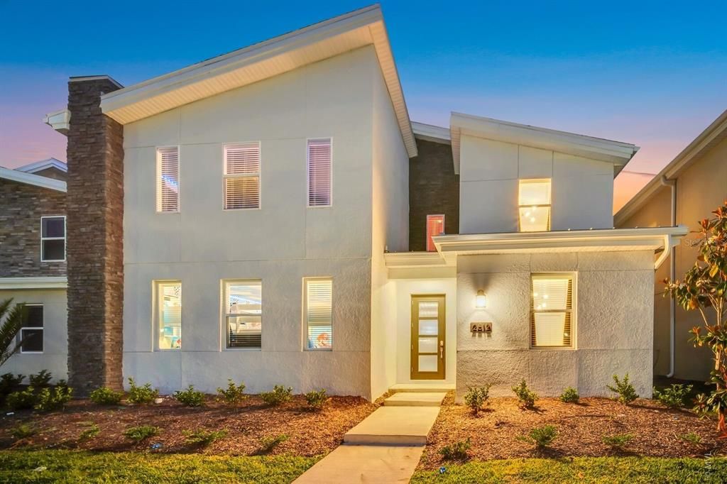 For Sale: $895,000 (9 beds, 5 baths, 4289 Square Feet)