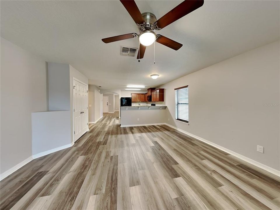 Activo con contrato: $1,949 (4 camas, 2 baños, 1924 Pies cuadrados)