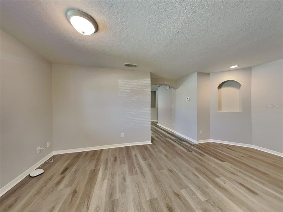 Activo con contrato: $1,949 (4 camas, 2 baños, 1924 Pies cuadrados)