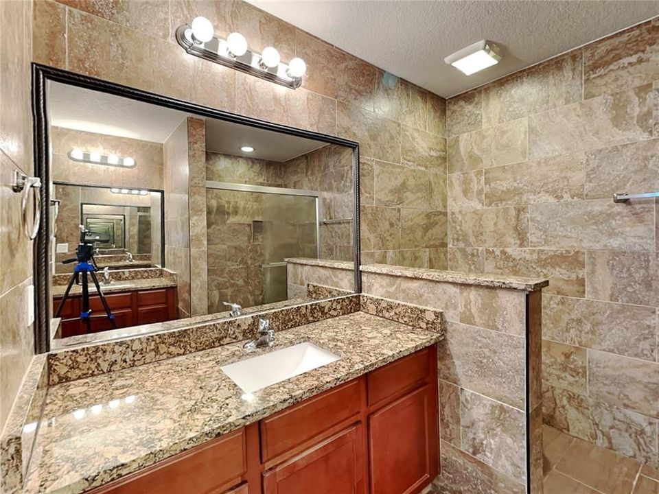 Activo con contrato: $1,949 (4 camas, 2 baños, 1924 Pies cuadrados)