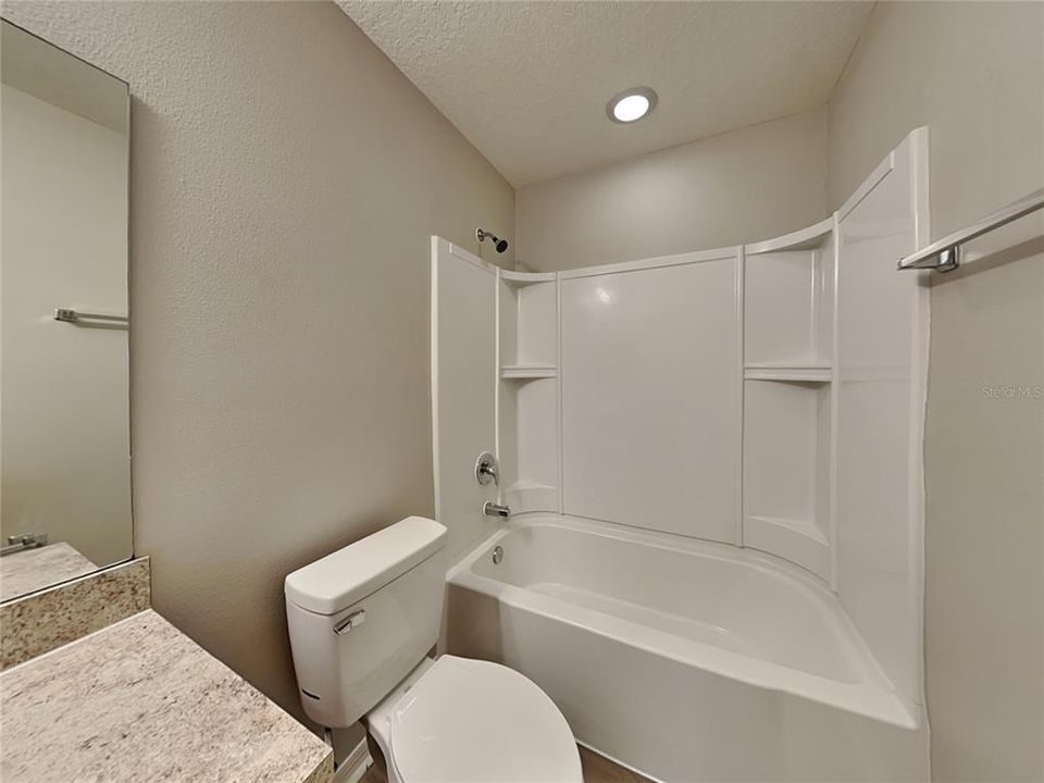 Activo con contrato: $1,949 (4 camas, 2 baños, 1924 Pies cuadrados)