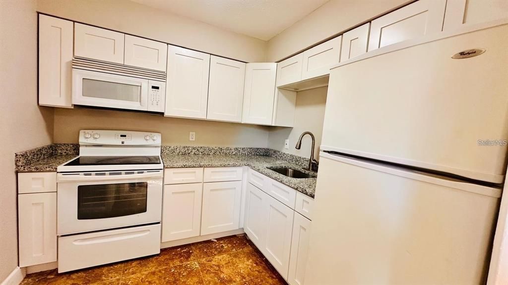 出租: $900 (1 贝兹, 1 浴室, 6205 平方英尺)