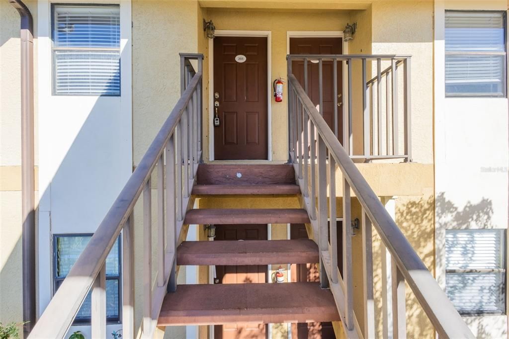 For Sale: $172,999 (2 beds, 2 baths, 901 Square Feet)