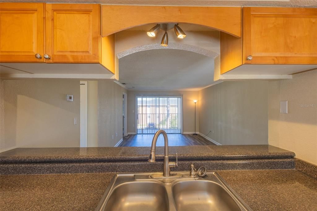 For Sale: $172,999 (2 beds, 2 baths, 901 Square Feet)