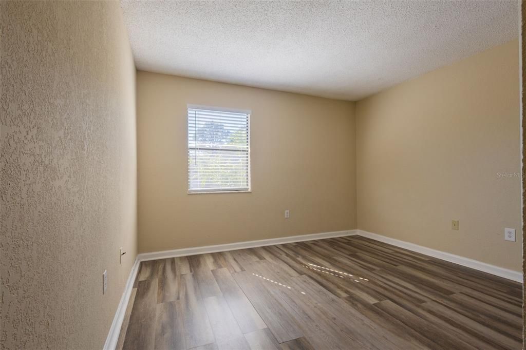 For Sale: $172,999 (2 beds, 2 baths, 901 Square Feet)