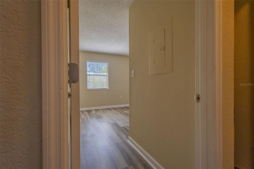 For Sale: $172,999 (2 beds, 2 baths, 901 Square Feet)