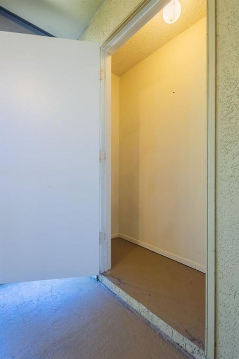 For Sale: $172,999 (2 beds, 2 baths, 901 Square Feet)