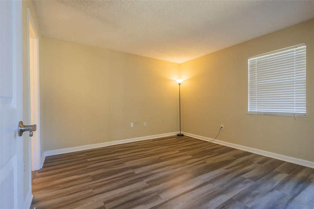 For Sale: $172,999 (2 beds, 2 baths, 901 Square Feet)