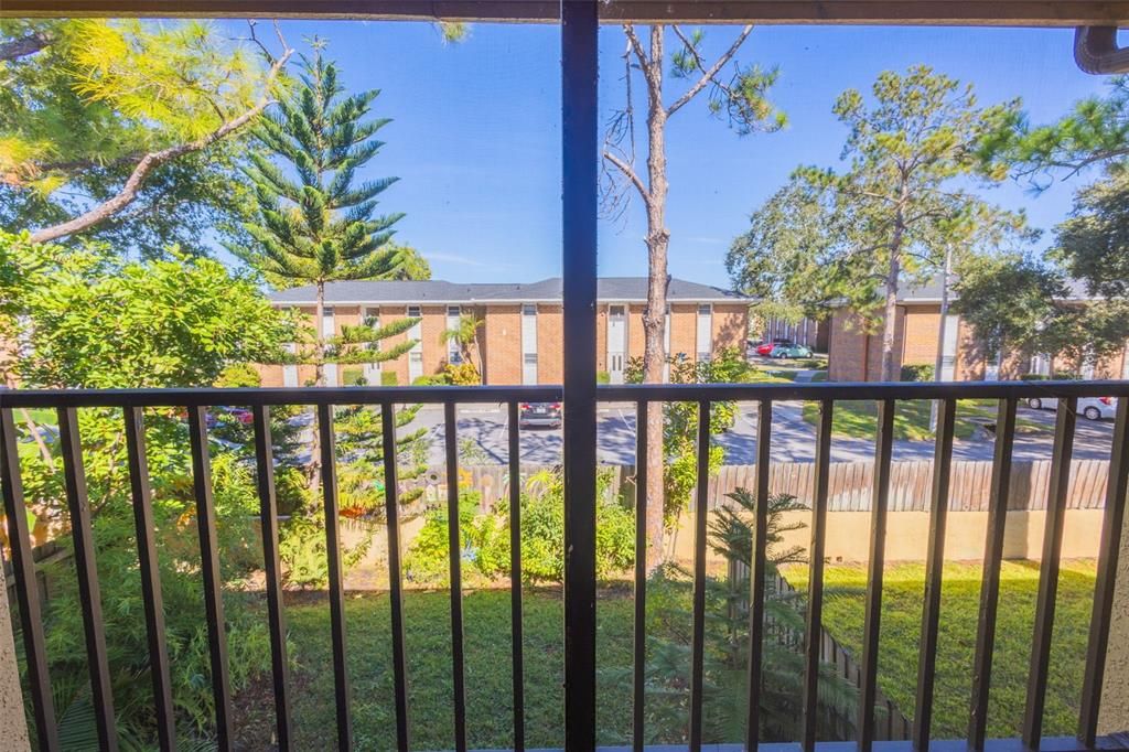 For Sale: $172,999 (2 beds, 2 baths, 901 Square Feet)