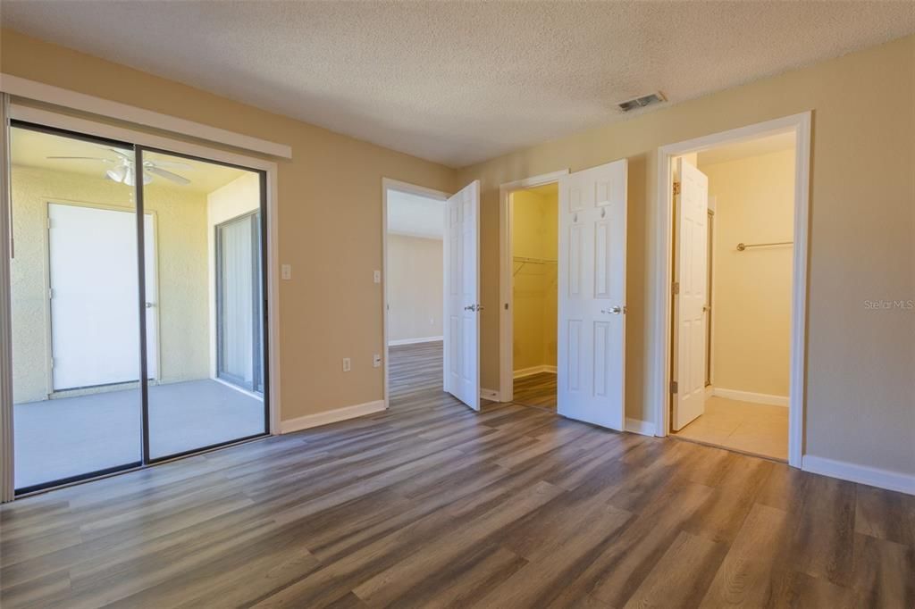 For Sale: $172,999 (2 beds, 2 baths, 901 Square Feet)