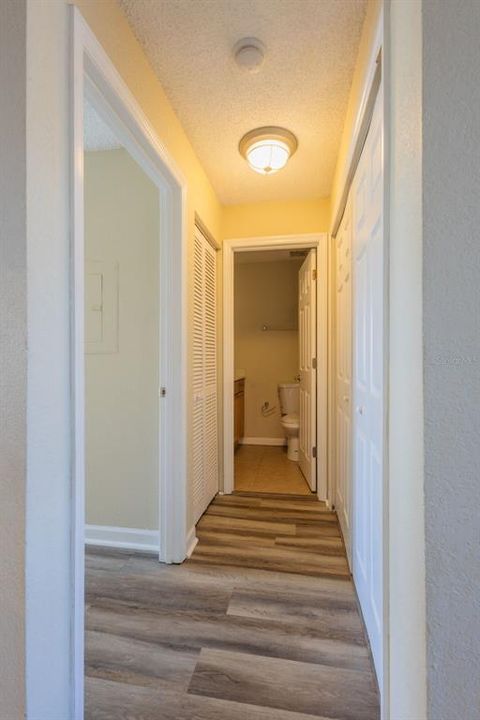 For Sale: $172,999 (2 beds, 2 baths, 901 Square Feet)