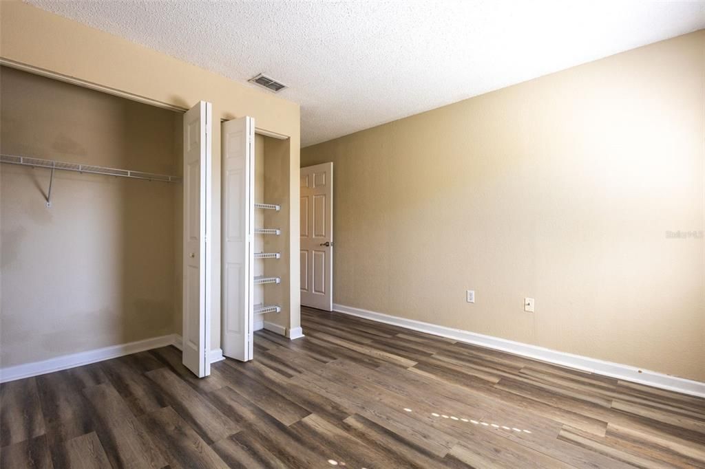 For Sale: $172,999 (2 beds, 2 baths, 901 Square Feet)