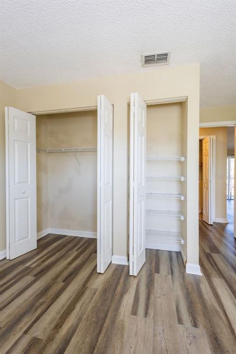 For Sale: $172,999 (2 beds, 2 baths, 901 Square Feet)