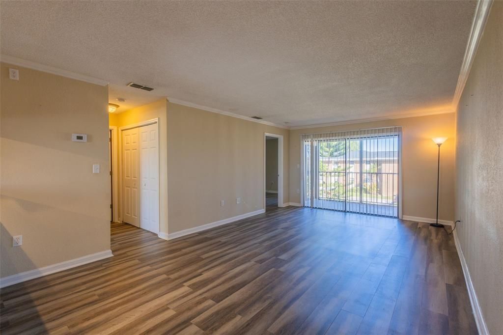 For Sale: $172,999 (2 beds, 2 baths, 901 Square Feet)
