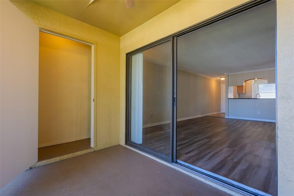 For Sale: $172,999 (2 beds, 2 baths, 901 Square Feet)