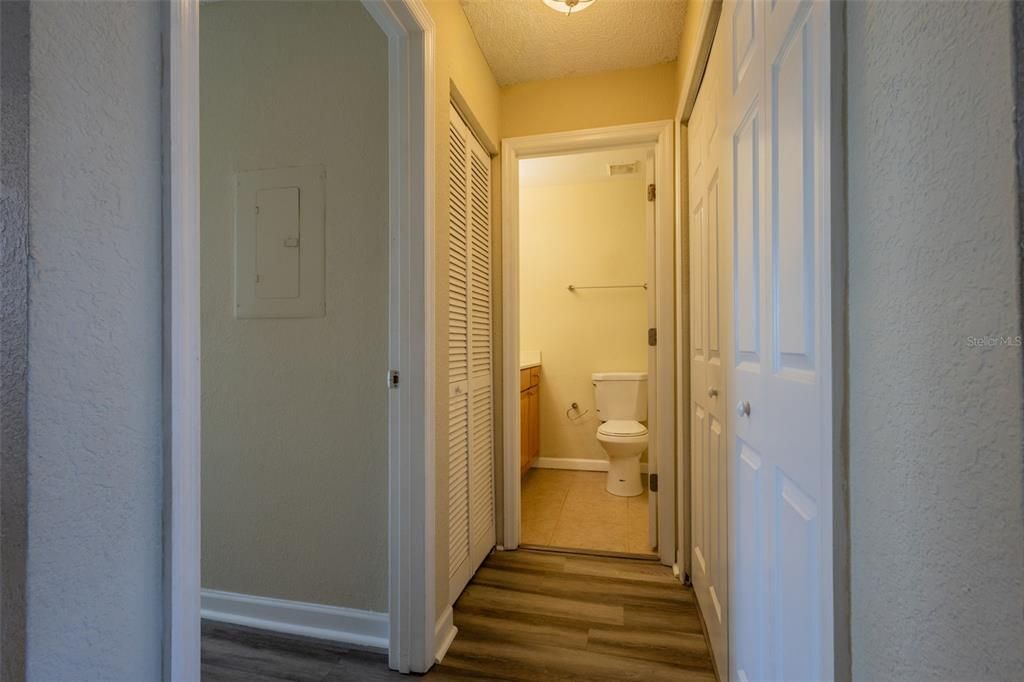 For Sale: $172,999 (2 beds, 2 baths, 901 Square Feet)