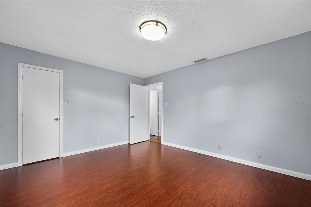 For Sale: $529,900 (3 beds, 2 baths, 1895 Square Feet)