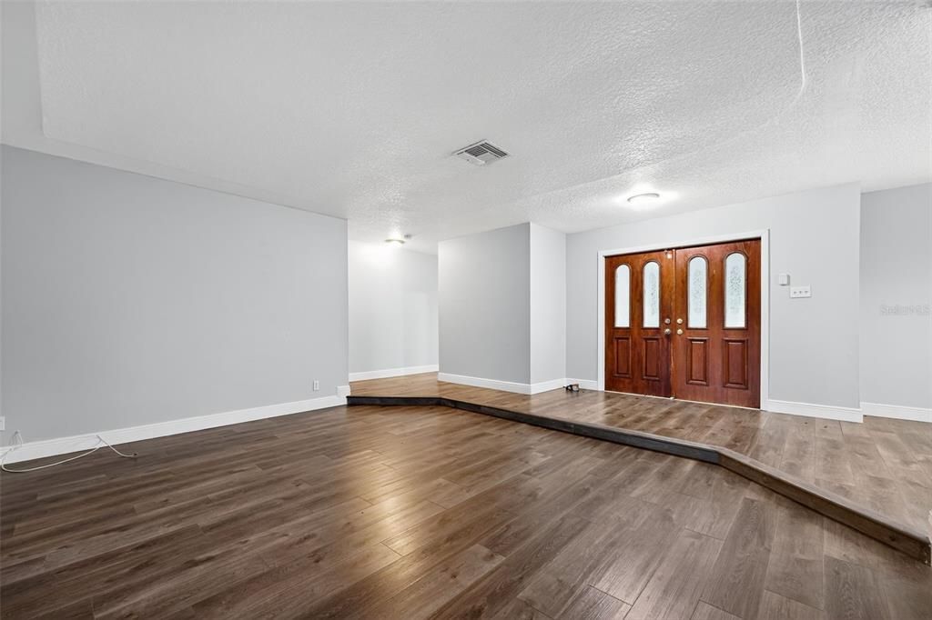 For Sale: $529,900 (3 beds, 2 baths, 1895 Square Feet)